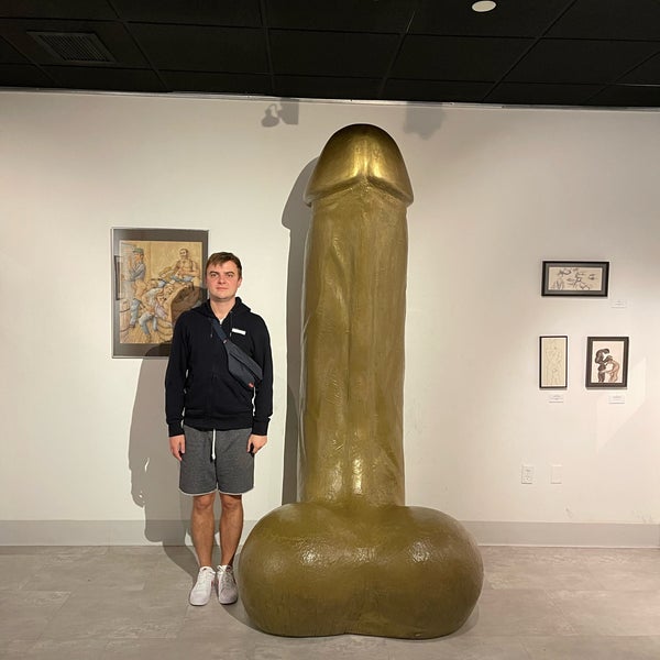 Foto diambil di World Erotic Art Museum oleh Waso D. pada 11/19/2021
