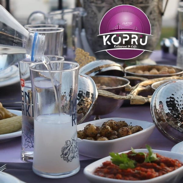 Das Foto wurde bei Köprü Restaurant &amp; Cafe von Köprü Restaurant &amp; Cafe am 8/23/2019 aufgenommen