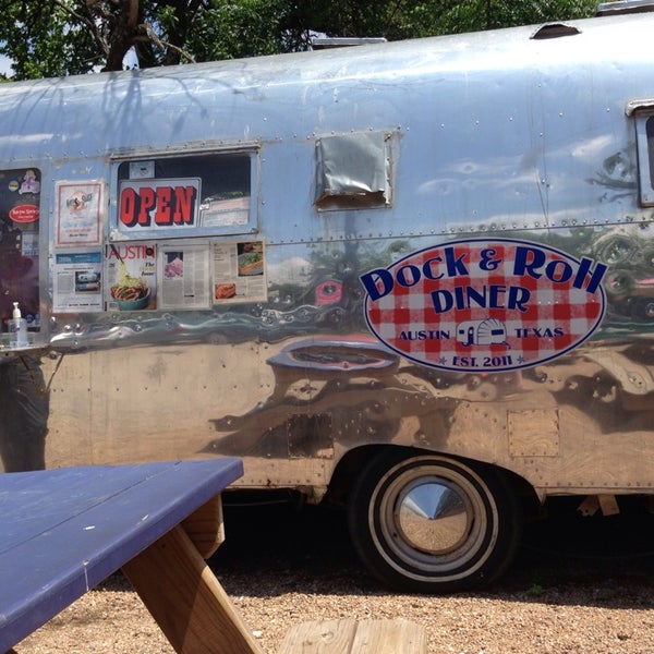 Das Foto wurde bei Dock &amp; Roll Diner von Amy O. am 5/15/2013 aufgenommen