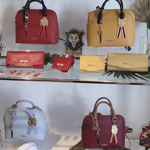 Photos At サマンサタバサ 表参道gates ポップアップデジタルストア Clothing Store In 渋谷区