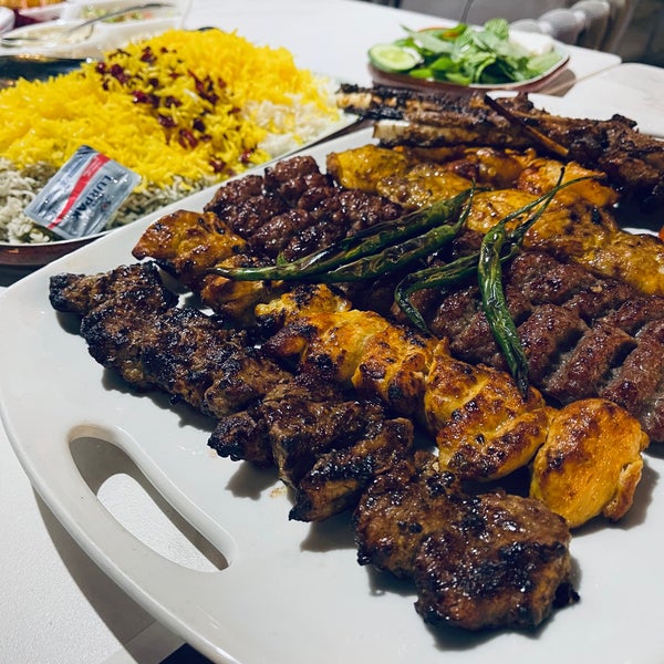 Das Foto wurde bei Iran Zamin Restaurant von Turki am 12/14/2022 aufgenommen