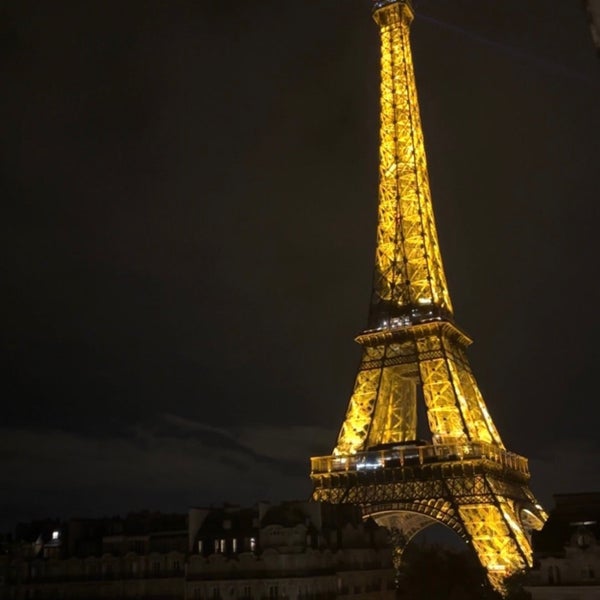รูปภาพถ่ายที่ Hôtel Pullman Paris Tour Eiffel โดย Mazen เมื่อ 9/14/2023