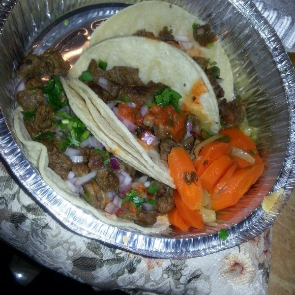 Das Foto wurde bei El Tarasco Mexican Food von Alex S. am 5/26/2013 aufgenommen