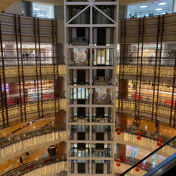 Das Foto wurde bei Super Brand Mall von Luminoid L. am 1/17/2020 aufgenommen