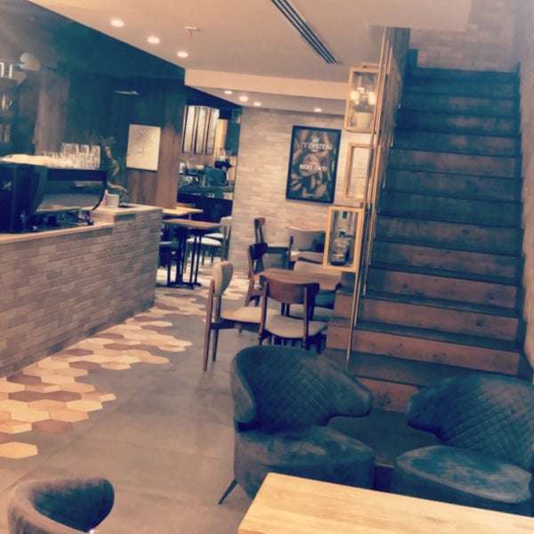 Das Foto wurde bei Melange Coffee House von Raed .. 🕊🎼 am 10/17/2019 aufgenommen