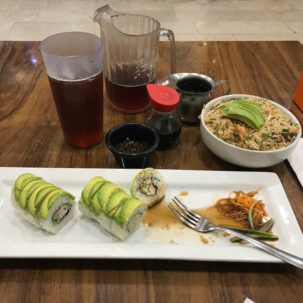 Foto tomada en The Sushi &amp; Salads, Co.  por Kristian Á. el 12/22/2019
