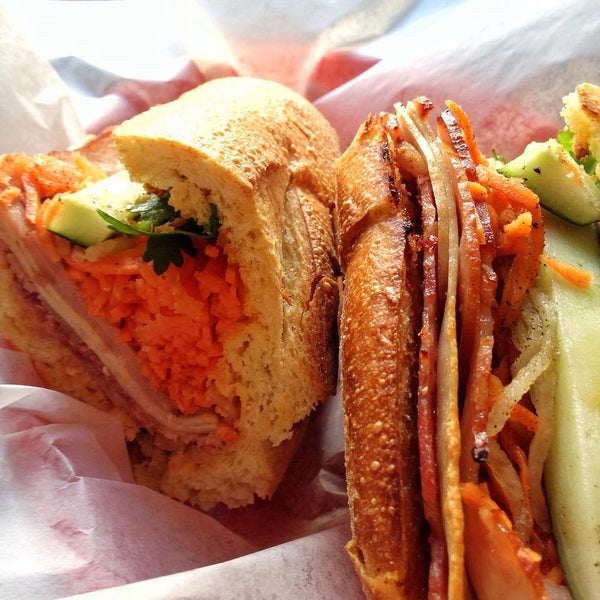 Foto scattata a Xe Máy Sandwich Shop da Sung K. il 8/2/2015