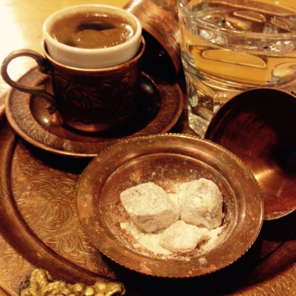 Das Foto wurde bei İst Cafe von Zehra U. am 12/28/2014 aufgenommen