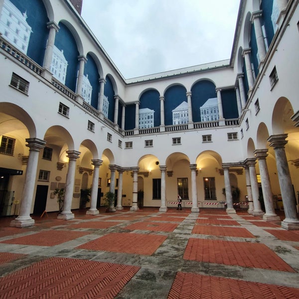 Foto diambil di Palazzo Ducale oleh Fionnulo B. pada 1/26/2024