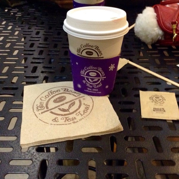 11/25/2014 tarihinde KaRoo G.ziyaretçi tarafından The Coffee Bean &amp; Tea Leaf'de çekilen fotoğraf