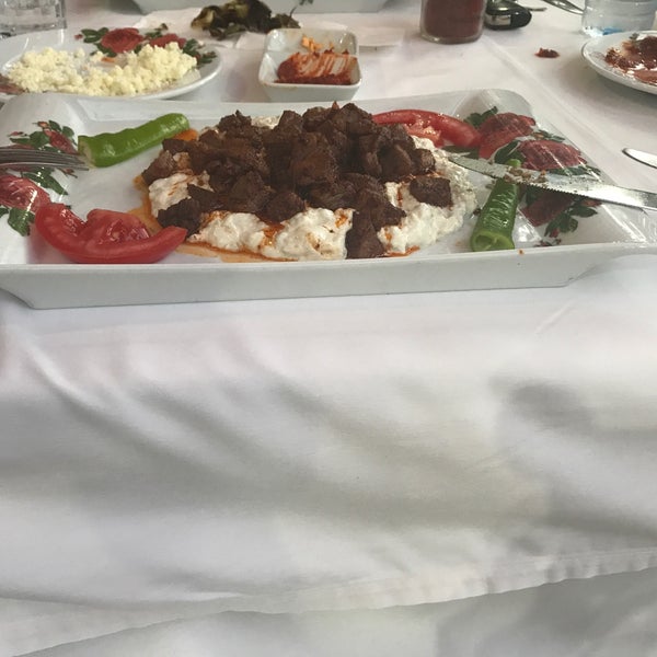 Das Foto wurde bei Ramazan Bingöl Et Lokantası von Kübra am 7/22/2017 aufgenommen