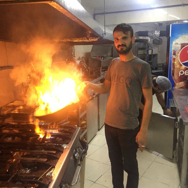 Foto tomada en Kuğulu Park Cafe &amp; Restaurant  por Fatih D. el 9/22/2019