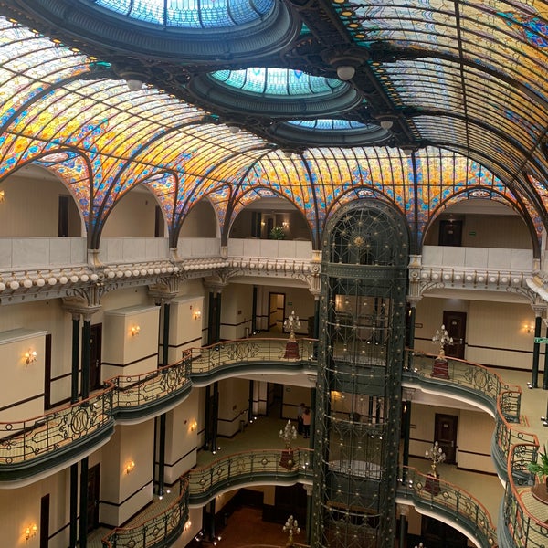 Photo taken at Gran Hotel Ciudad de México by Laura R. on 11/24/2019
