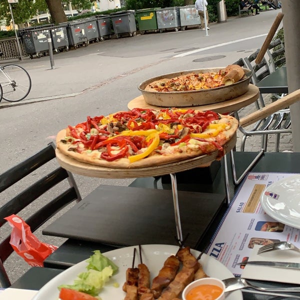 Foto scattata a Sam&#39;s Pizza Land da Am il 9/5/2019