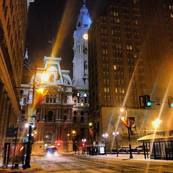 Foto diambil di Avenue Of The Arts oleh Andrew S. pada 1/22/2014