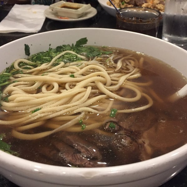 Foto diambil di Xian Sushi &amp; Noodle oleh Elisabeth B. pada 5/20/2018