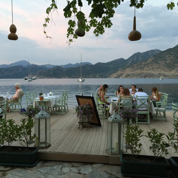Das Foto wurde bei Delice Restaurant von İlker 🐼 am 6/11/2015 aufgenommen