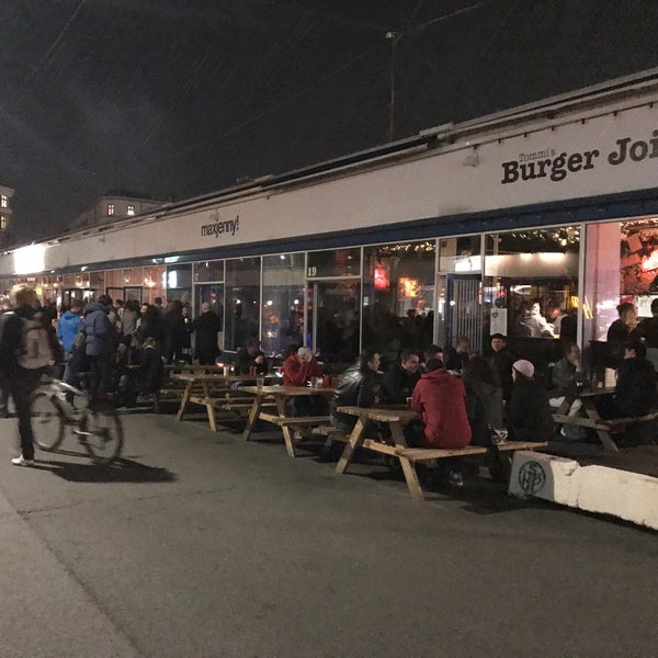 10/1/2017 tarihinde Tingziyaretçi tarafından Tommi&#39;s Burger Joint'de çekilen fotoğraf