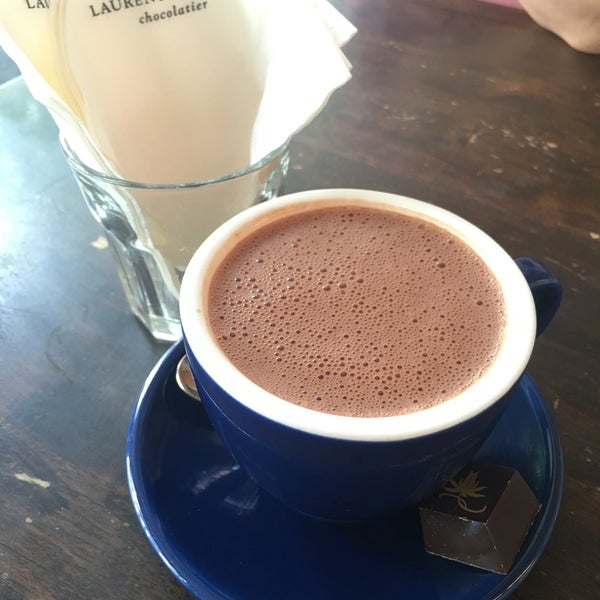 Chocolate therapy - their classic hot chocolate ($9) is so awesome that it sends my endorphins sky high. Another bonus is the complimentary chocolate praline. Heavens!