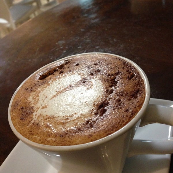 Photo prise au The Coffee Spot Aguadilla par Helga Lorena le8/25/2013