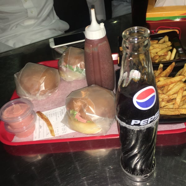 Foto scattata a Burger Box da Abdullrhman il 6/11/2017