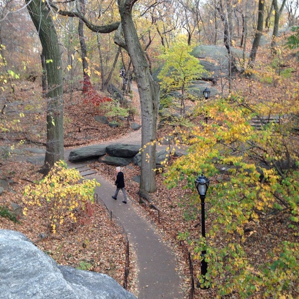 รูปภาพถ่ายที่ Central Park Bike Tours โดย Benan B. เมื่อ 11/16/2013