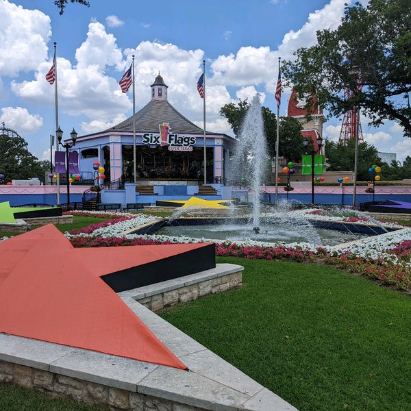 Foto scattata a Six Flags Over Texas da Ricky P. il 6/19/2022