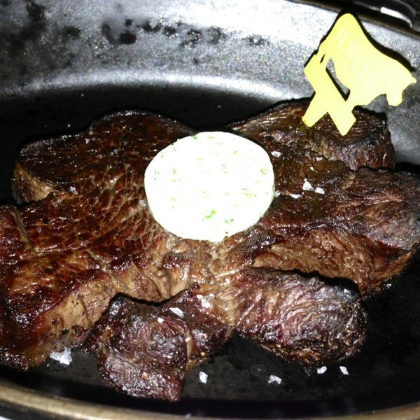 Foto diambil di BLT Steak oleh Justin P. pada 2/24/2013
