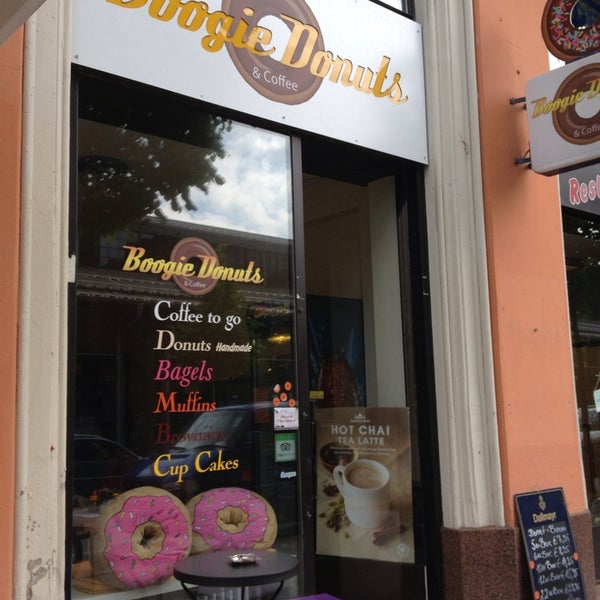 Foto tirada no(a) Boogie Donuts &amp; Coffee Munich por Laura B. em 5/23/2013