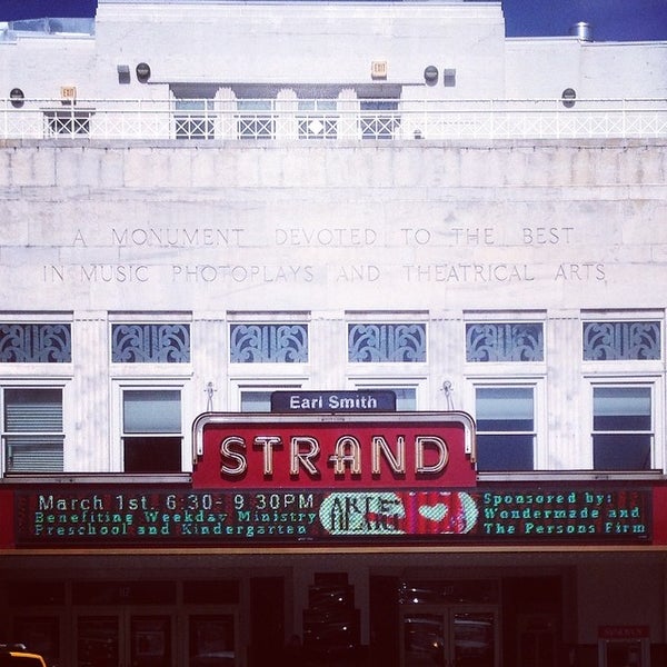 Photo prise au Earl Smith Strand Theatre par Ben P. le2/28/2014