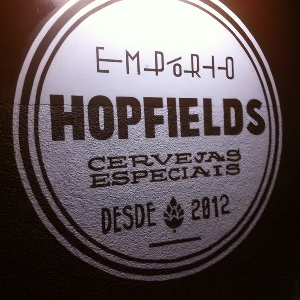 Photo taken at Empório Hopfields by Humberto V. on 12/18/2014