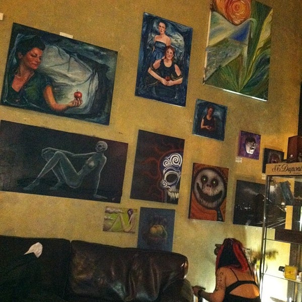 10/26/2013にCarissa M.が2nd Street Cigar Loungeで撮った写真
