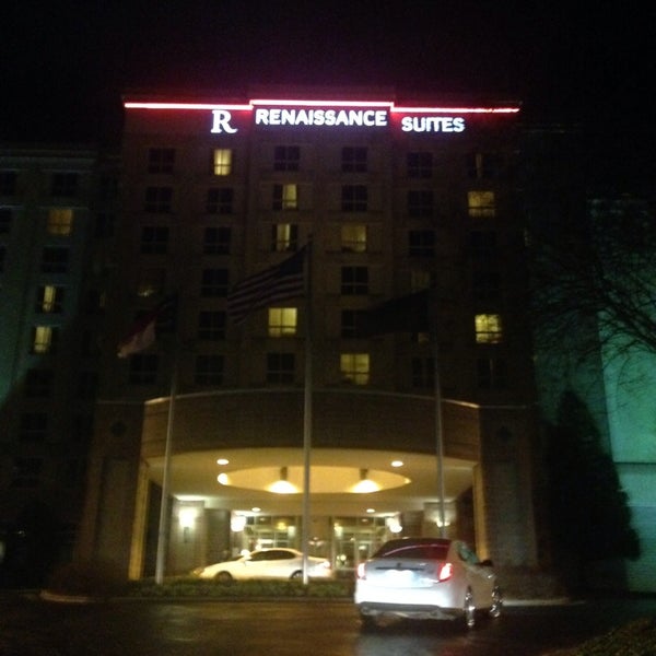 รูปภาพถ่ายที่ Renaissance Charlotte Suites Hotel โดย María R. เมื่อ 1/12/2014
