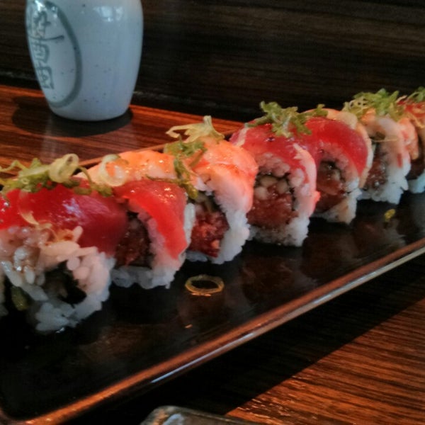 Foto diambil di Yen Sushi &amp; Sake Bar (Century City) oleh Dan V. pada 3/7/2013