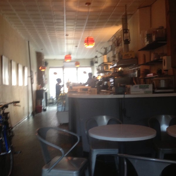 Das Foto wurde bei Boulevard Cafe von Quincy L. am 5/30/2013 aufgenommen