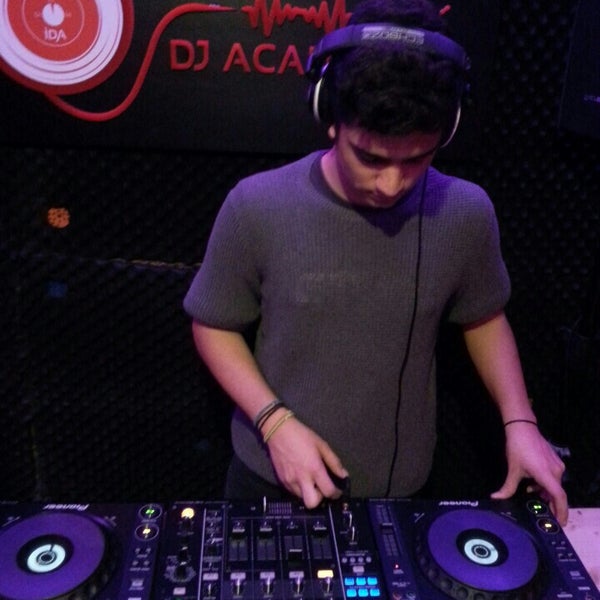 Школа диджеинга. Диджей экшен 2. Диджей выпускной 4 класс. Учебные заведения для диджея. Диджей экшен 2.