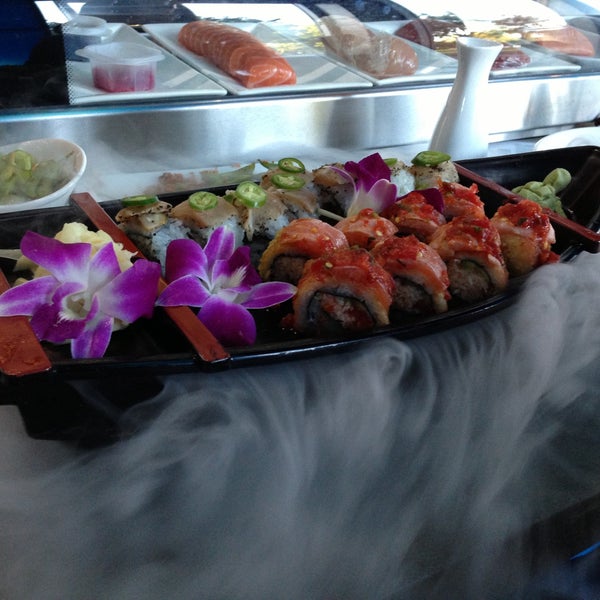 5/6/2013 tarihinde Jessica E.ziyaretçi tarafından Blue Sushi Sake Grill'de çekilen fotoğraf