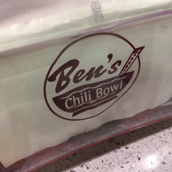 Снимок сделан в Ben&#39;s Chili Bowl пользователем Daniel B. 11/12/2017