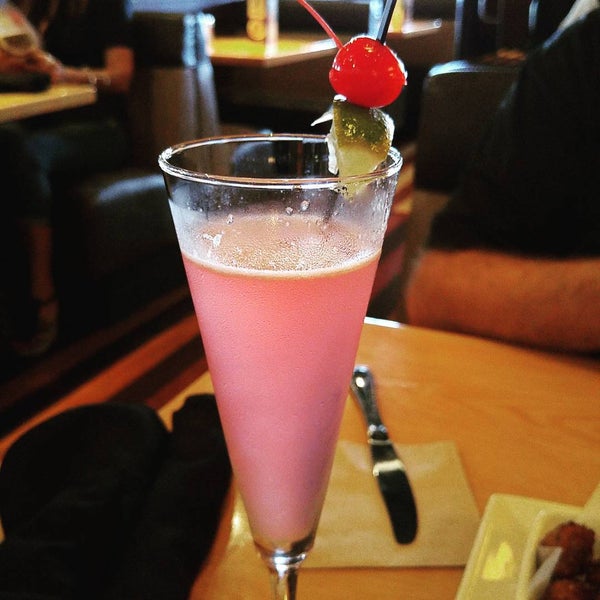 Photo taken at BJ&#39;s Restaurant &amp; Brewhouse by Lisa S. on 7/17/2015