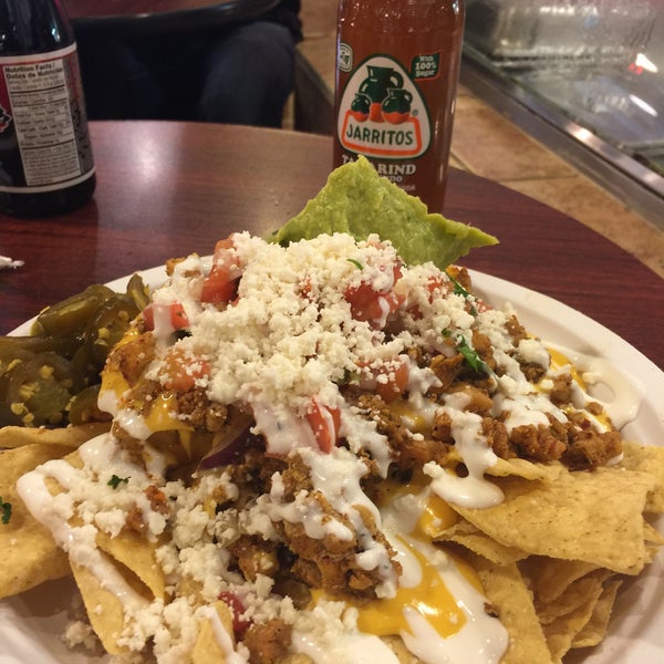 รูปภาพถ่ายที่ Los Agaves Mexican Street Food โดย Alberto J S M. เมื่อ 12/1/2015