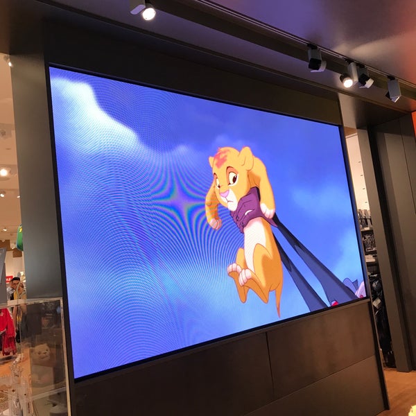 Photo prise au Disney Store par Abdullah M. le8/6/2019