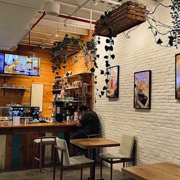 Das Foto wurde bei Warm &amp; Frosty Café von Ray 🕊 am 4/17/2021 aufgenommen