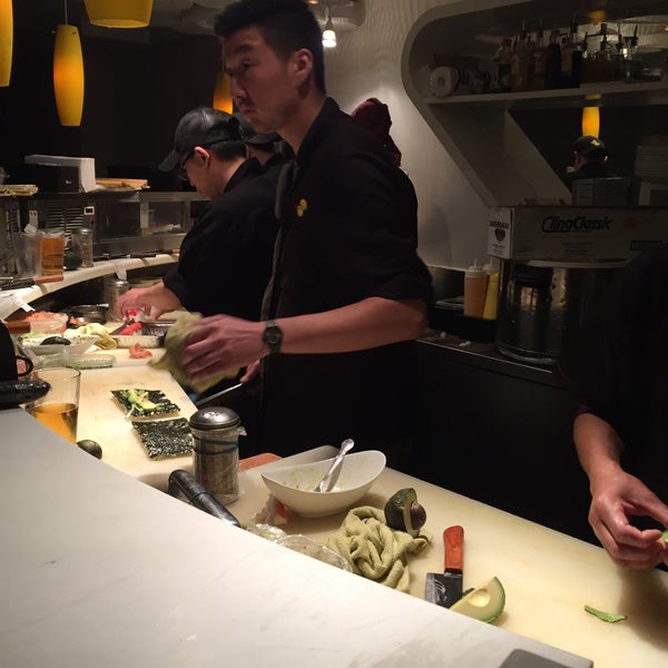 Foto tomada en Friends Sushi  por Allan W. el 2/21/2016