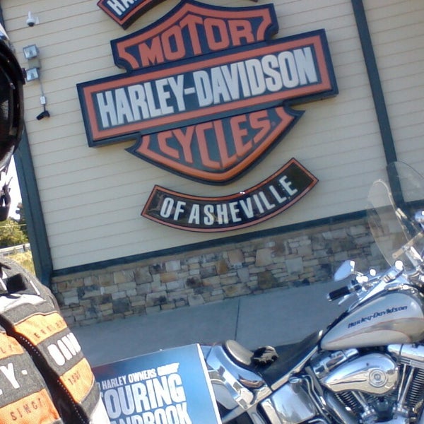รูปภาพถ่ายที่ Harley-Davidson of Asheville โดย Geoffrey เมื่อ 10/11/2013