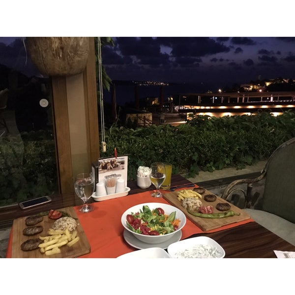 Das Foto wurde bei Taşlıhan Restaurant von &#39;Nurdan S. am 8/20/2019 aufgenommen