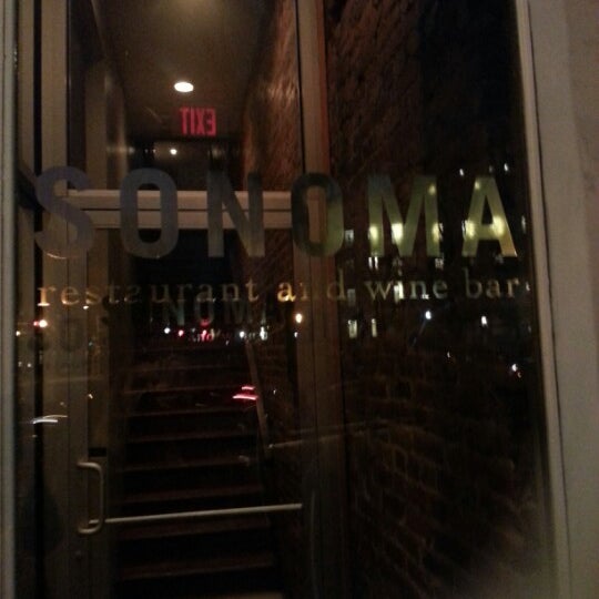 Foto tirada no(a) Sonoma Restaurant and Wine Bar por Shane T. em 12/17/2012