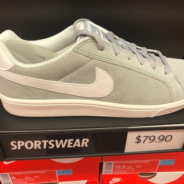 nike outlet west coast plaza closed