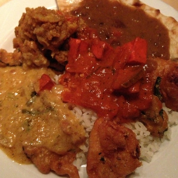 Снимок сделан в New Delhi Indian Restaurant пользователем Jessica G. 12/27/2012