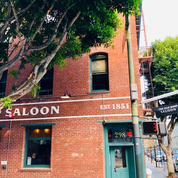 Foto tirada no(a) Old Ship Saloon por Megan Allison em 11/16/2018