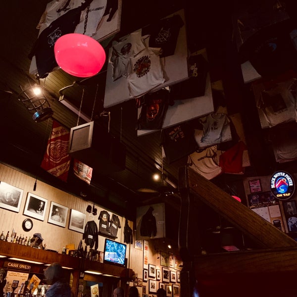 รูปภาพถ่ายที่ Kilowatt Bar โดย Megan Allison เมื่อ 2/16/2019